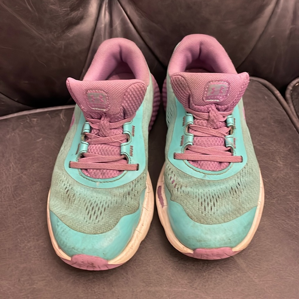 Under Armor tennis shoes